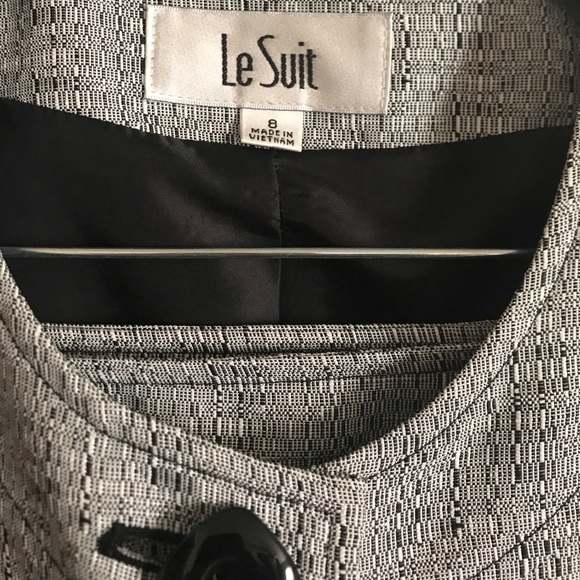 Suit - Picture 3 of 4